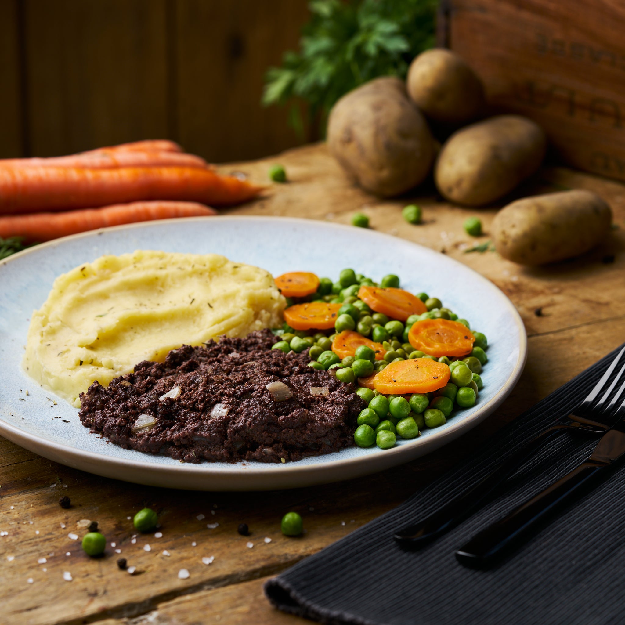 Berliner Blutwurst mit Erbsen-Möhrengemüse und Kartoffelstampf - freshfoodz